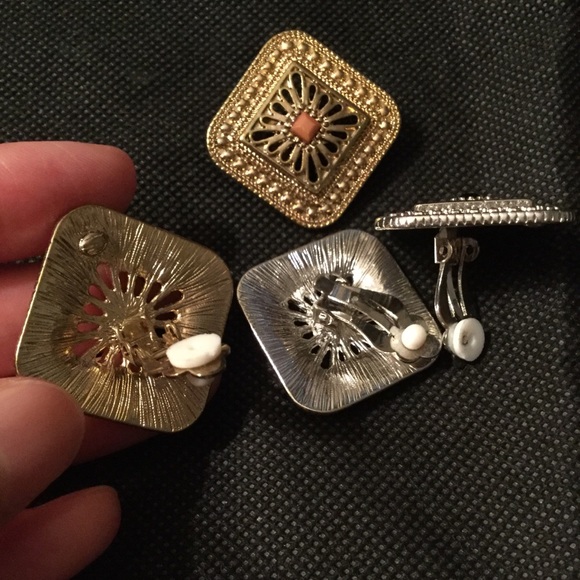 2 for $15🎈 2 Pairs of CLIP ON earrings. - Picture 4 of 5